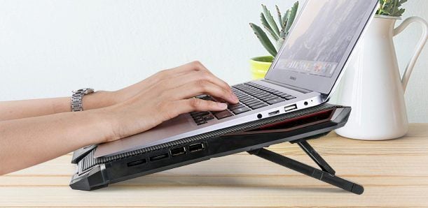 sich um Laptops kümmern