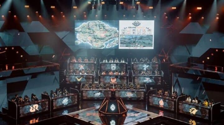 Listen! These are 8 Ways to Become a FF Pro Player