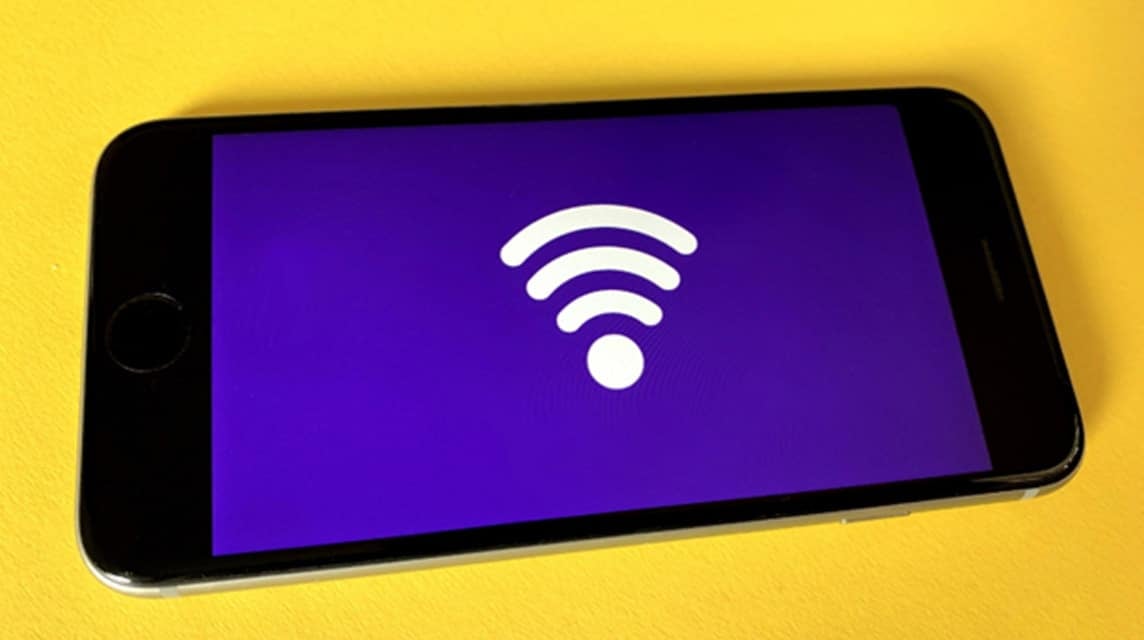 Menghubungkan Ponsel dengan WiFi